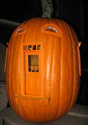Urban Fairies, fairy doors, fairy door, Pumpkin, Jack-o-lantern, Halloween, fairy pumpkin cottage