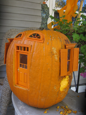 Urban Fairies, fairy doors, fairy door, Pumpkin, Jack-o-lantern, Halloween, fairy pumpkin cottage
